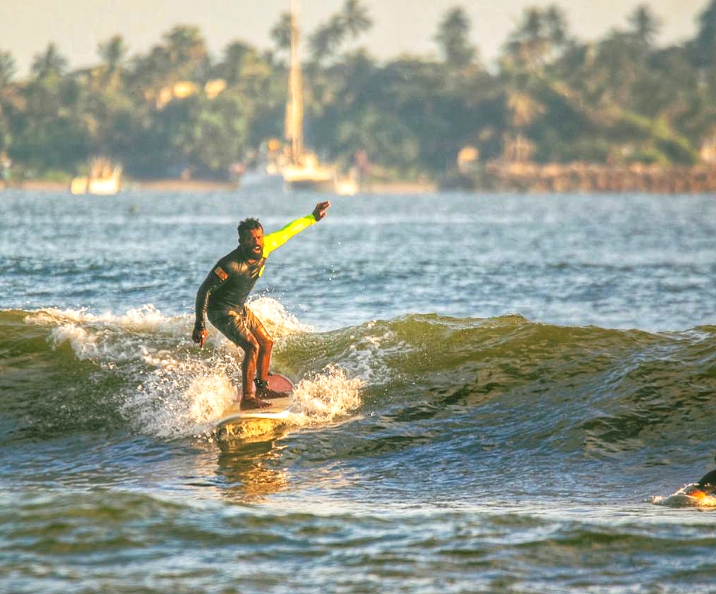 AMA SURF SCHOOL